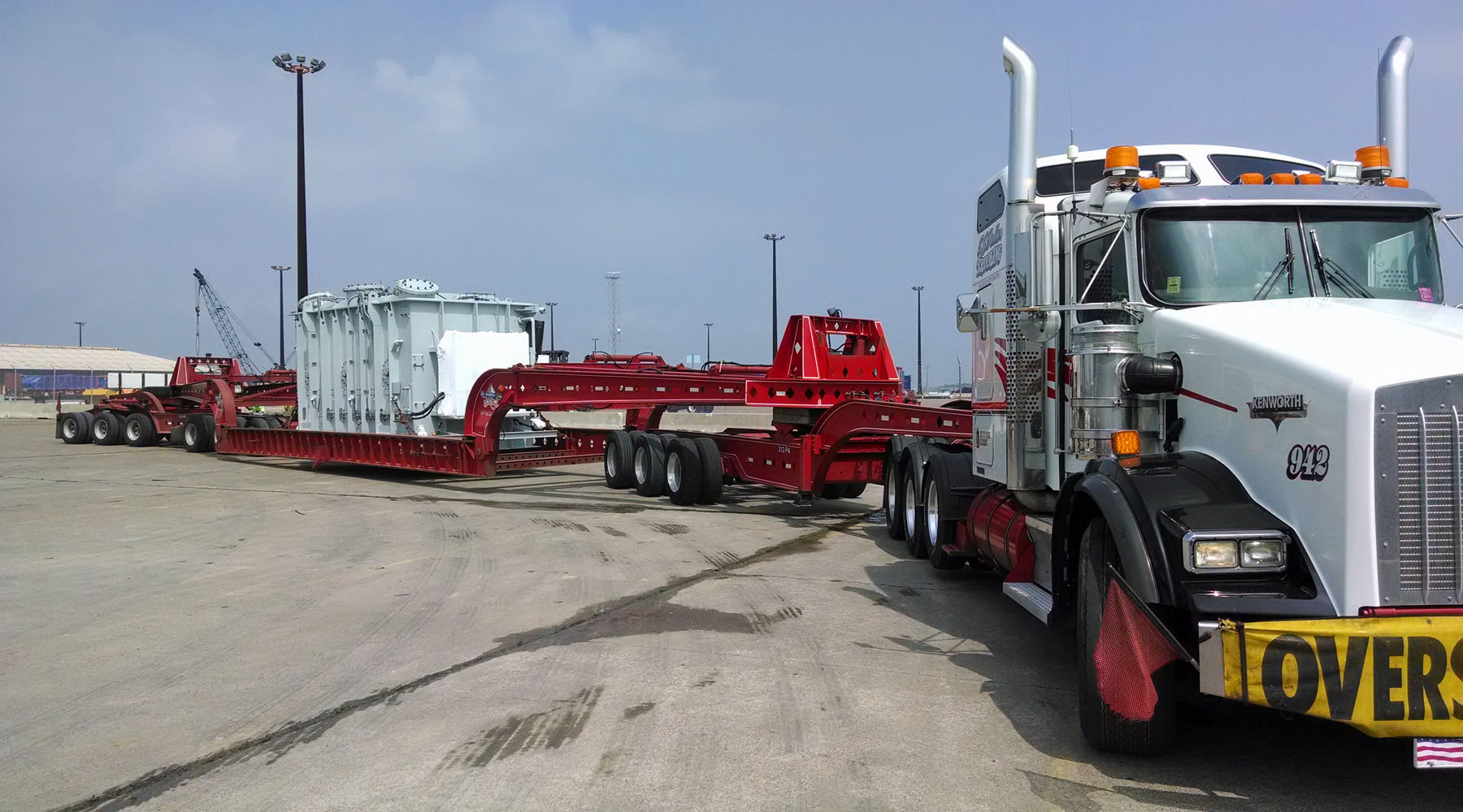 Trucking companies with steerable dollies